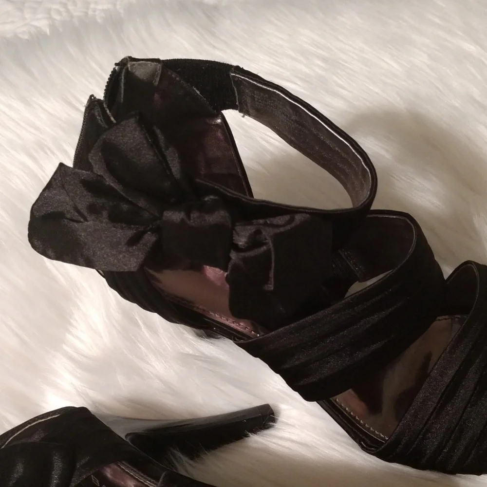 Black Bandolino Heels with Bow Sexy Strappy sz 8